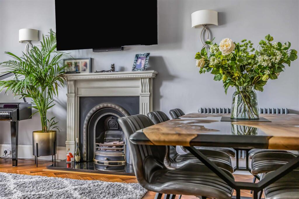 Flat 3, 38. Lennox Road North, Southsea-Small-Port