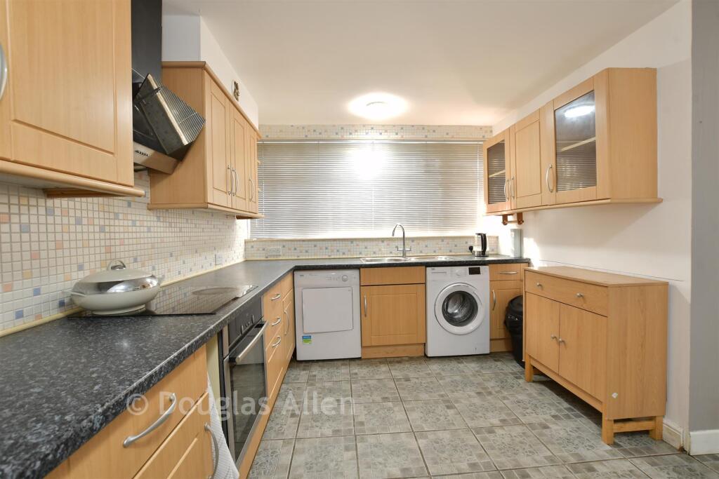 Kitchen/Dining Area