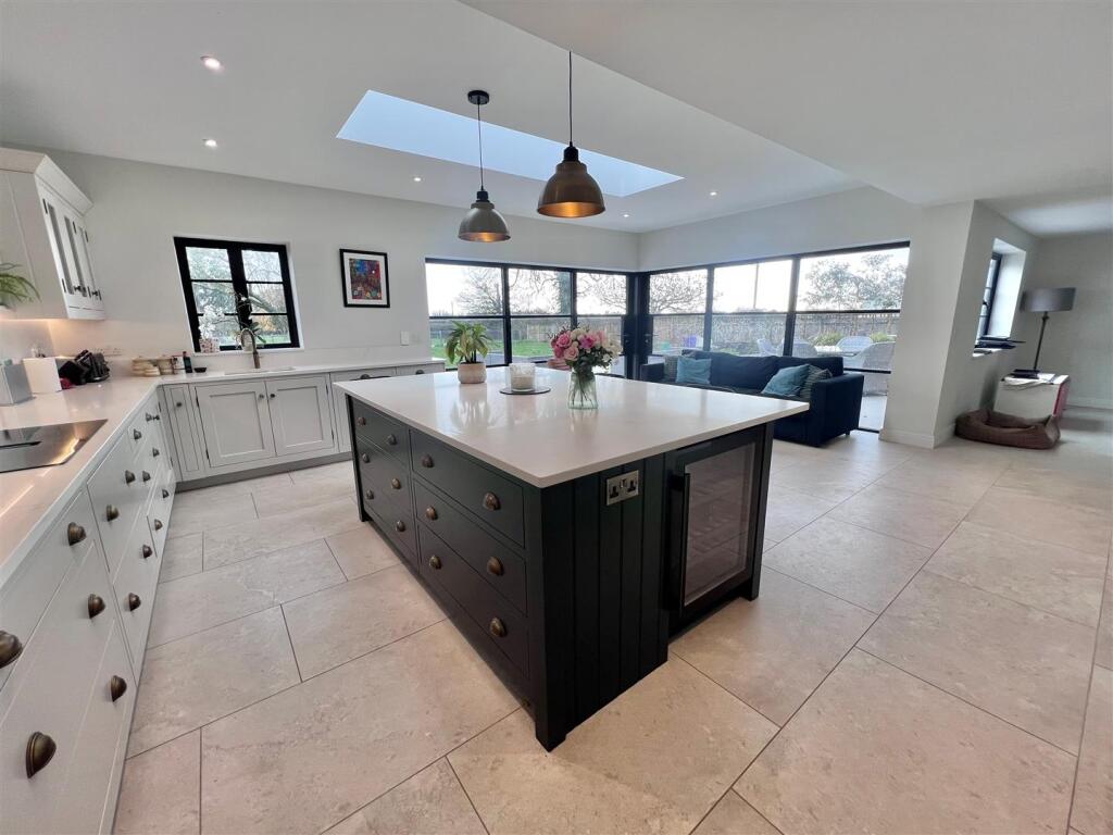 Kitchen 4.jpg