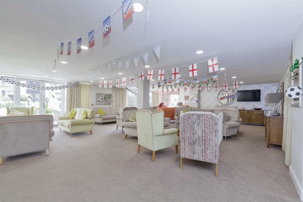 communal lounge 2.jpg