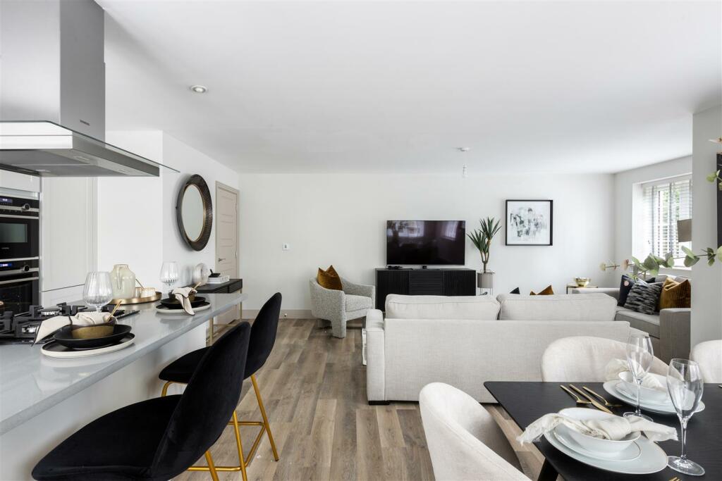 7 De Clare Court-16.jpg