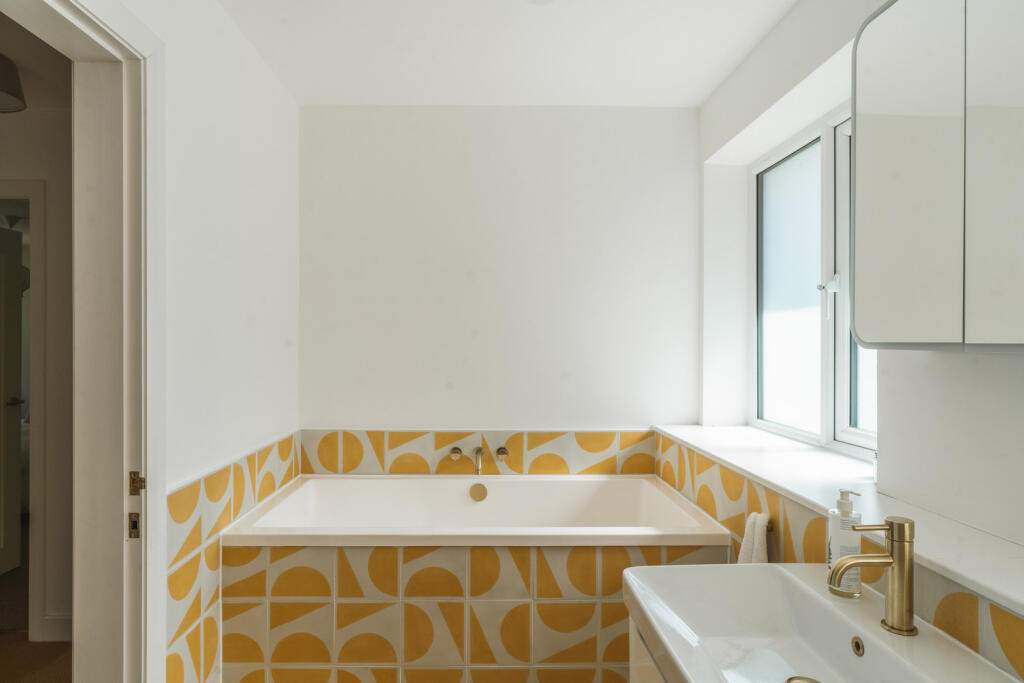 299024 - 4PheasantWalk_HighLegh_HighRes-32.jpg