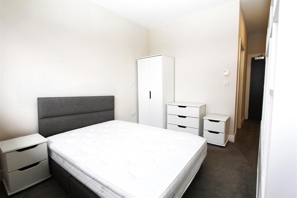 Bedroom 2.JPG