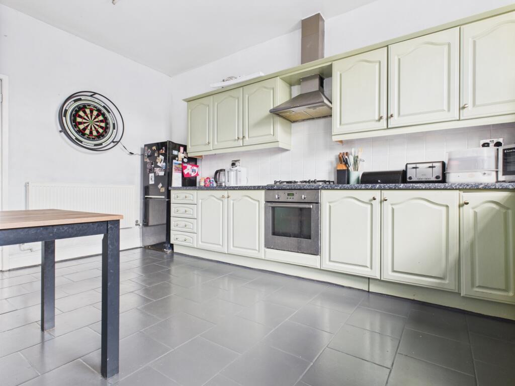 CAM03729G0-PR0089-STILL012