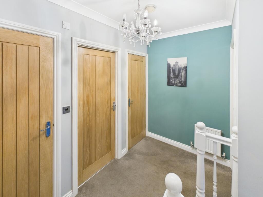 CAM04233G0-PR0017-STILL027