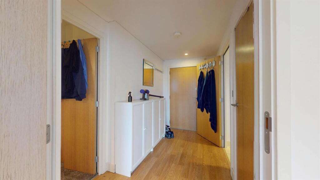 Property For Sale Gallions Reach, E16 (lHall)