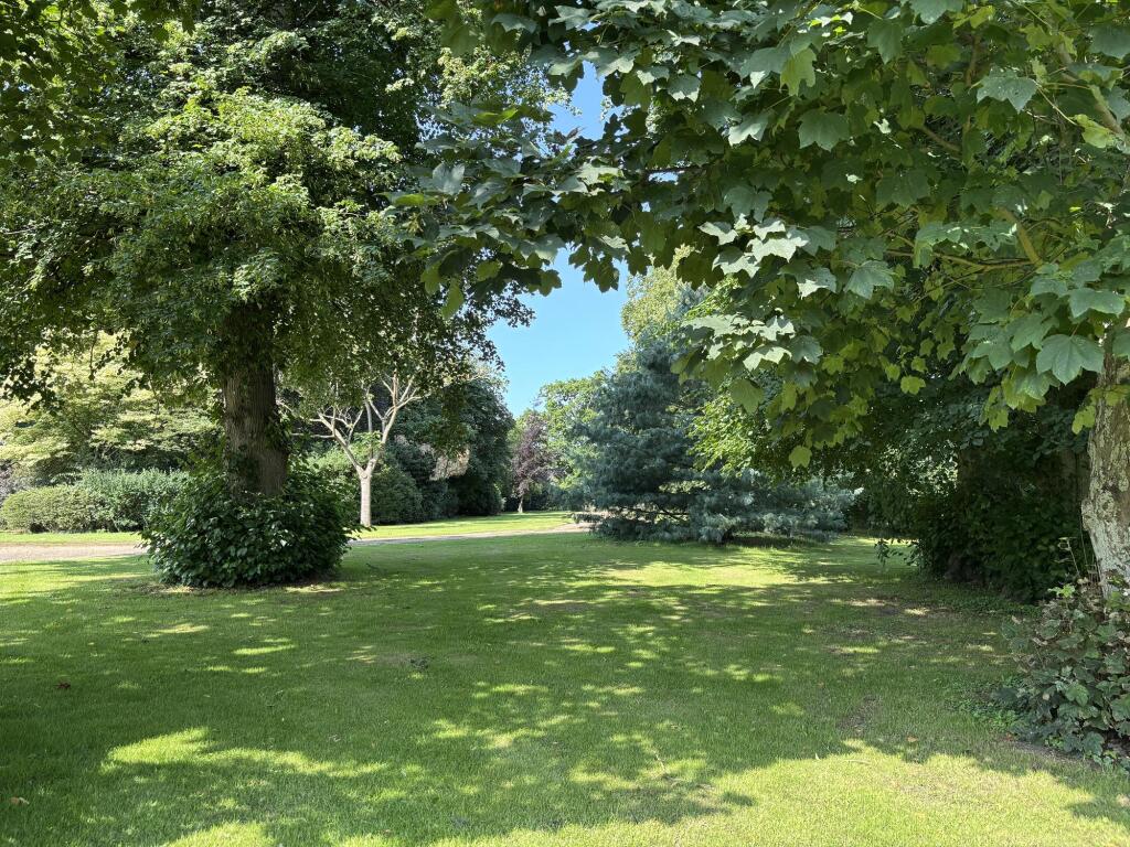Grounds / Gardens