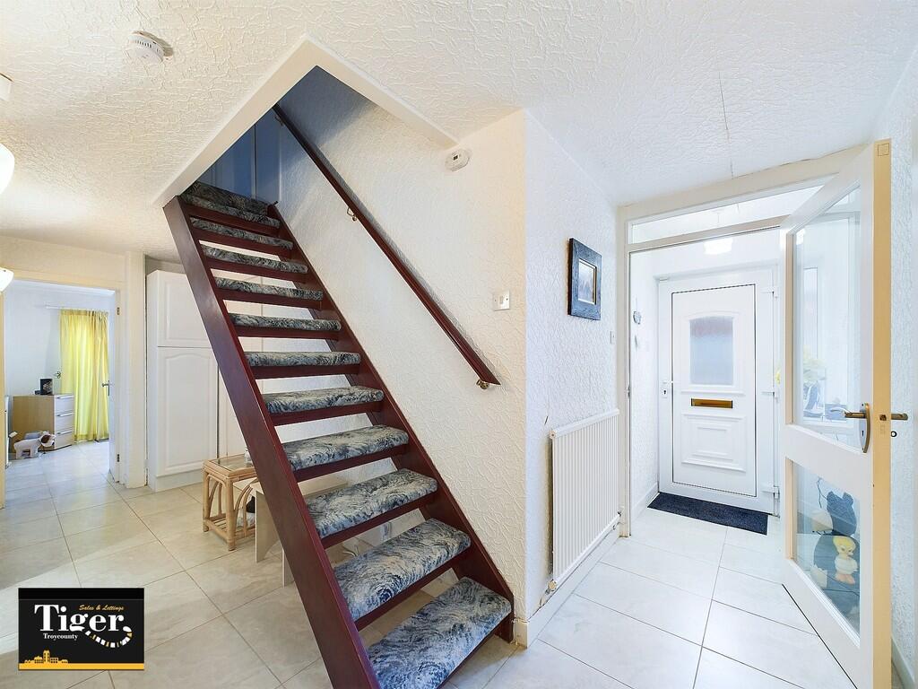 CAM02176G0-PR0453...