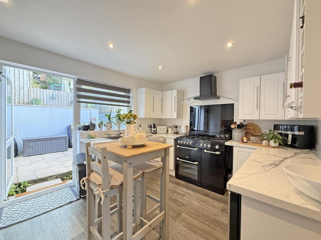 Stentaway Road 7 - Kitchen.jpg