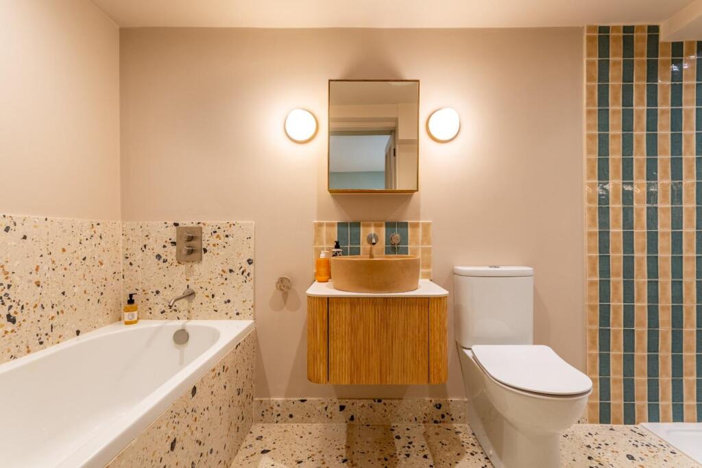 bathroom (3).jpg