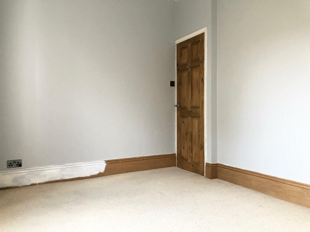 72 TR bed 2.jpg