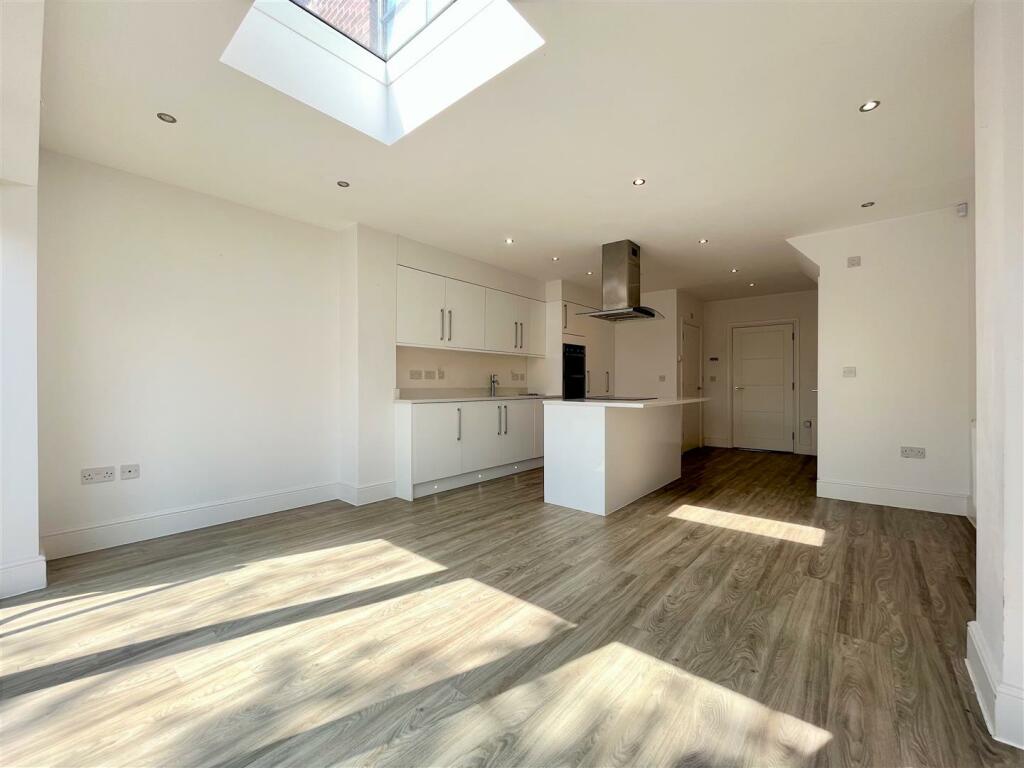 Dining Kitchen Aspect 3