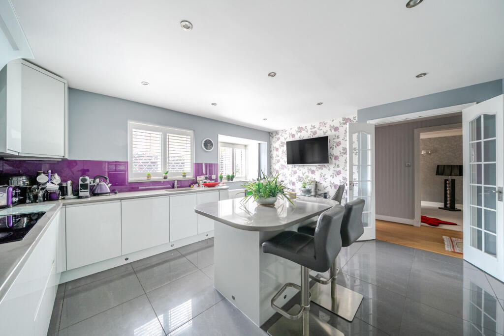 1340840-7-689de78...