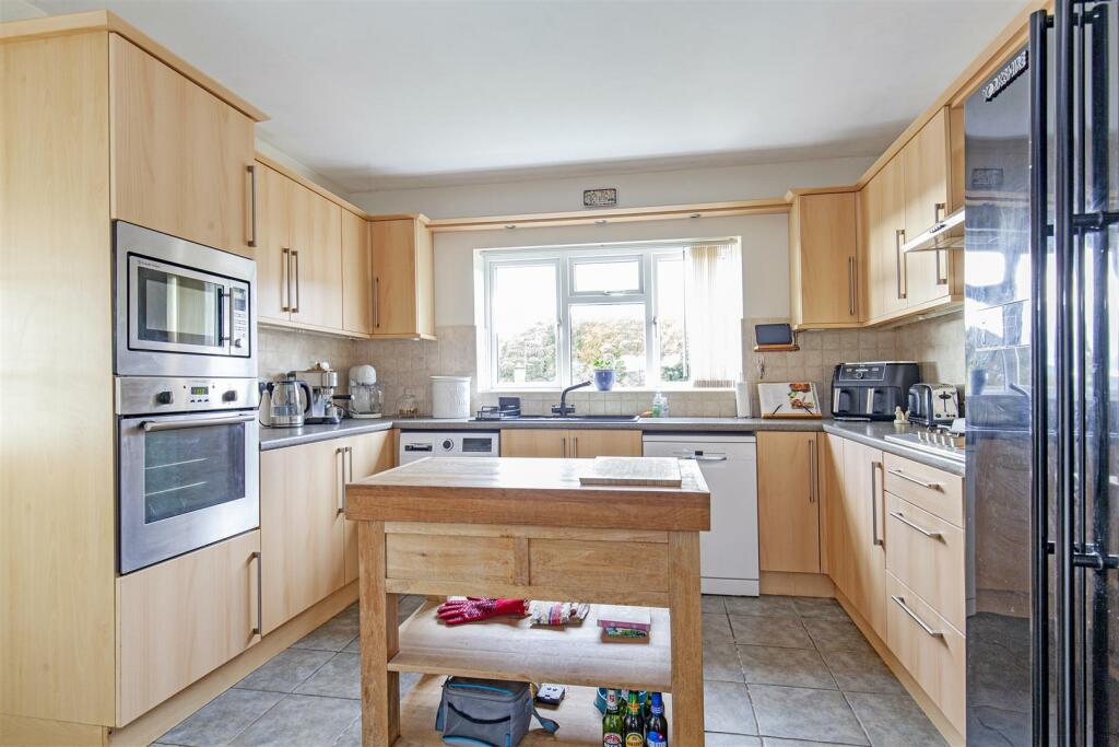 Fitted Kitchen