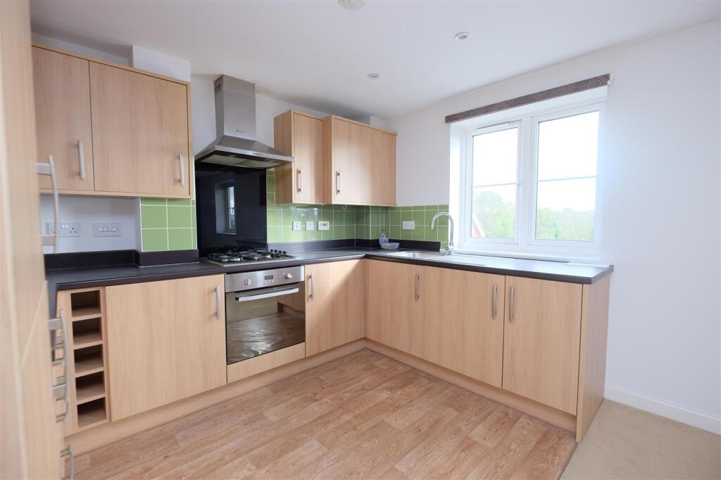 12 Valerian Close, Shirehampton, Bristol BS11 9UE 