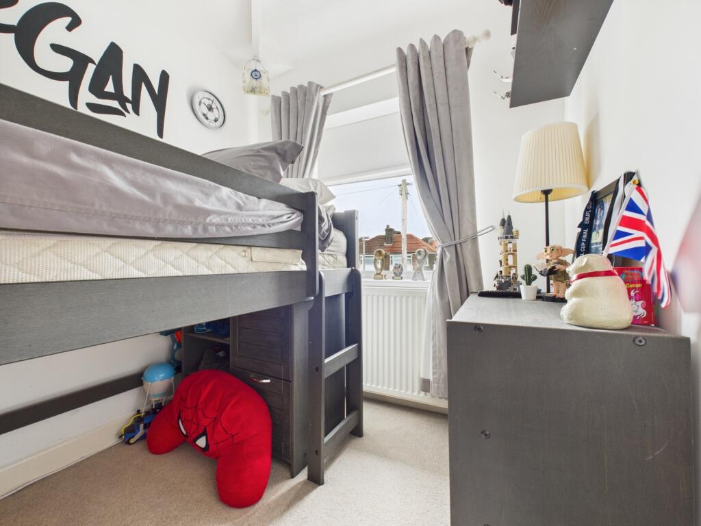 CAM03729G0-PR0153-STILL029