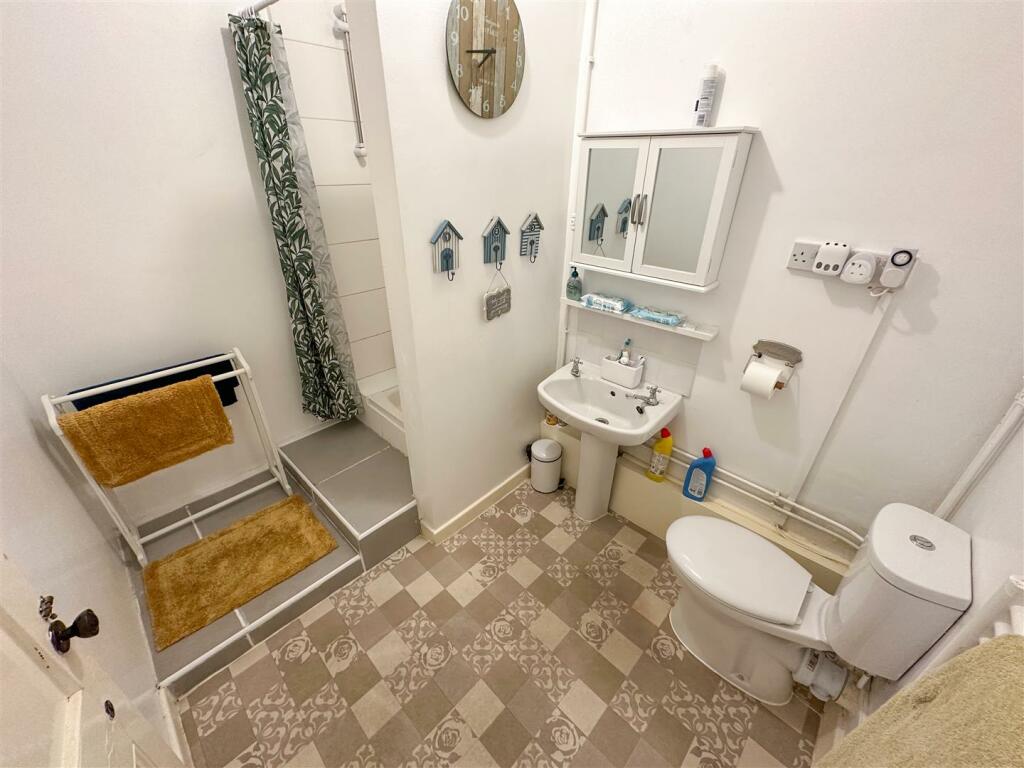ANNEX SHOWER ROOM