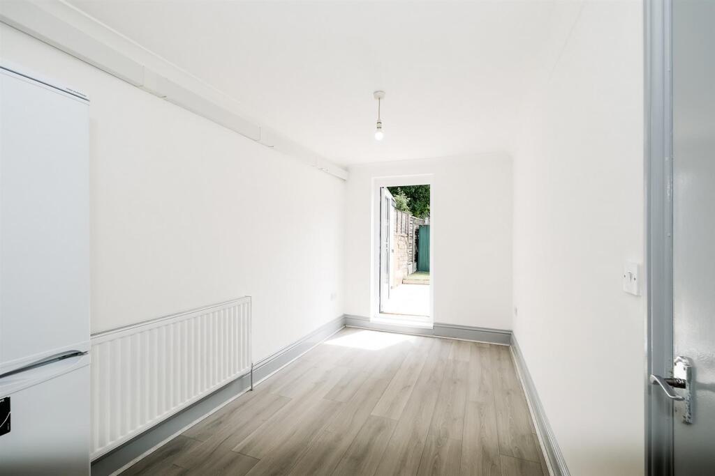 78-80 Spruce Hills Flat 2-17_web.jpg