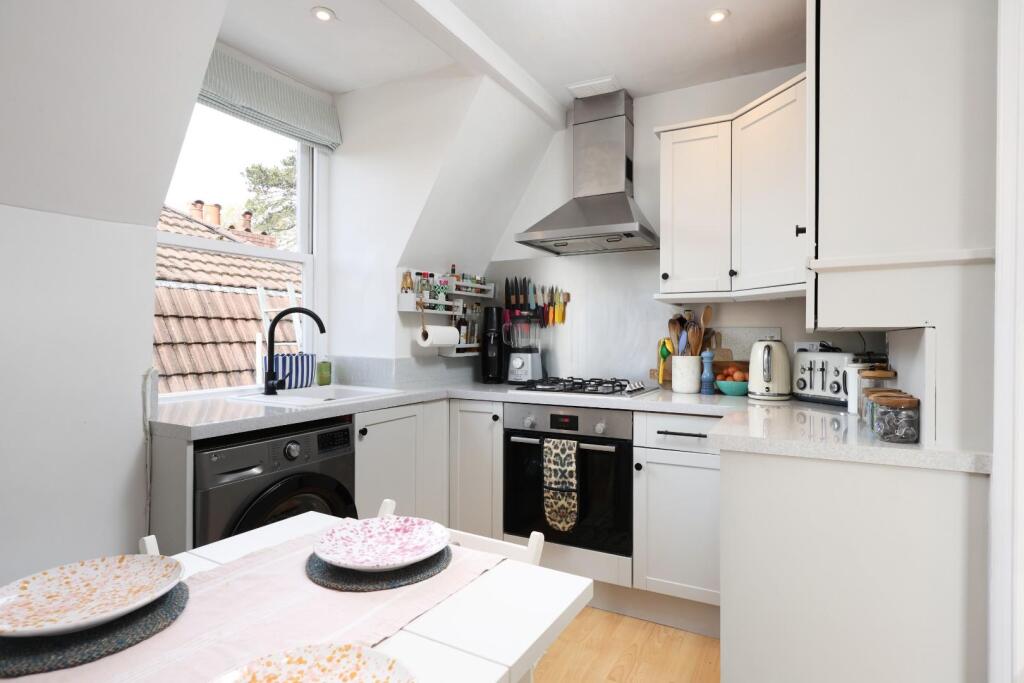 2FF 13 York Gardens 24.JPG