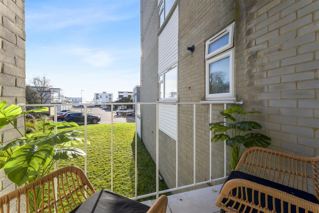 1 Dudsbury Court-22.jpg