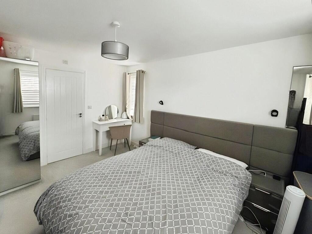 Master Bedroom (b...