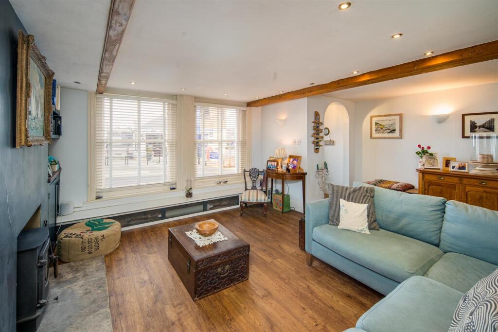 Alt-livingroom-websize.jpeg