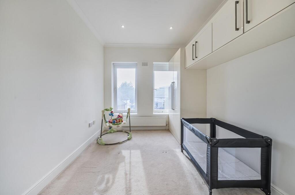 Davidson Frost-Wellings, DFW, Kingsgate House, Bed