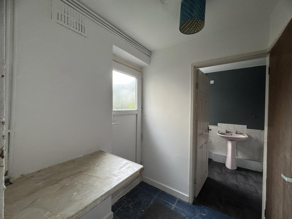 Flat 1 Rear lobby.JPG