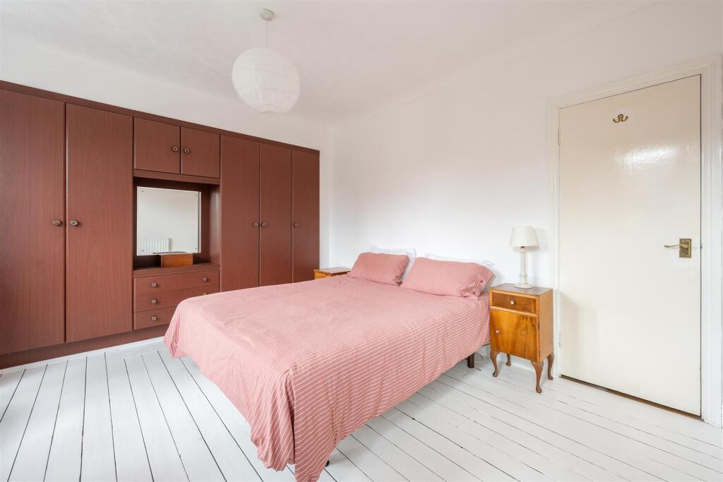 Woodville Road E18