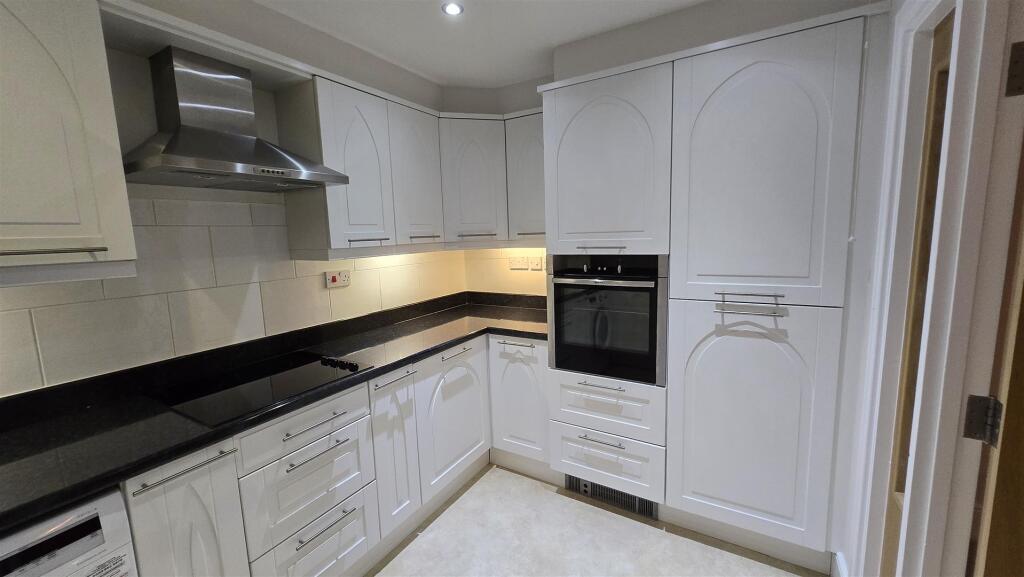 26 Middleton Woods - Kitchen.jpg