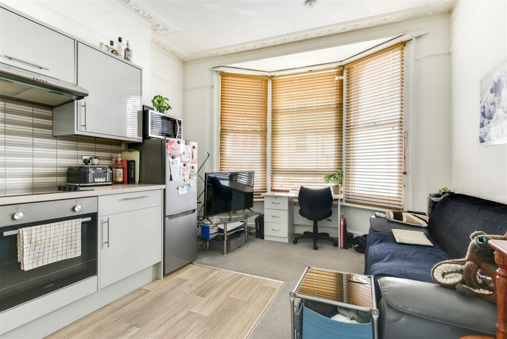 Flat 2-2.jpg