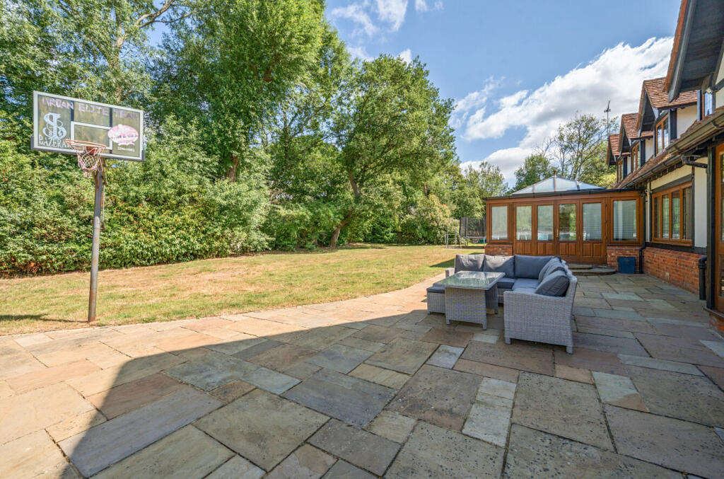 1318781-9-686cf4d...