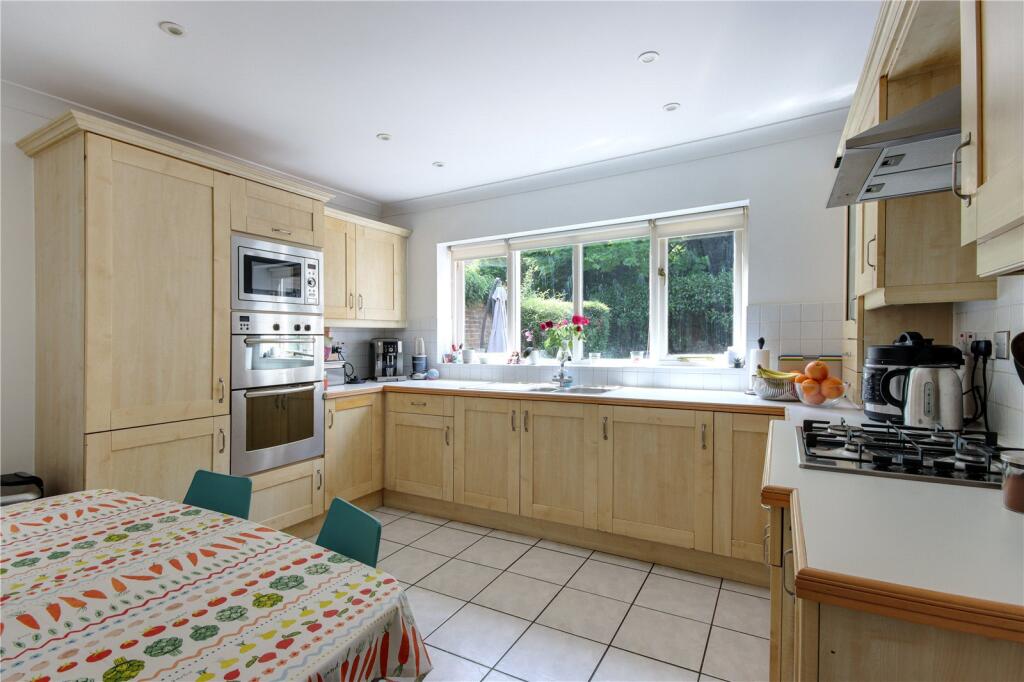 Kitchen/Breakfast Rm