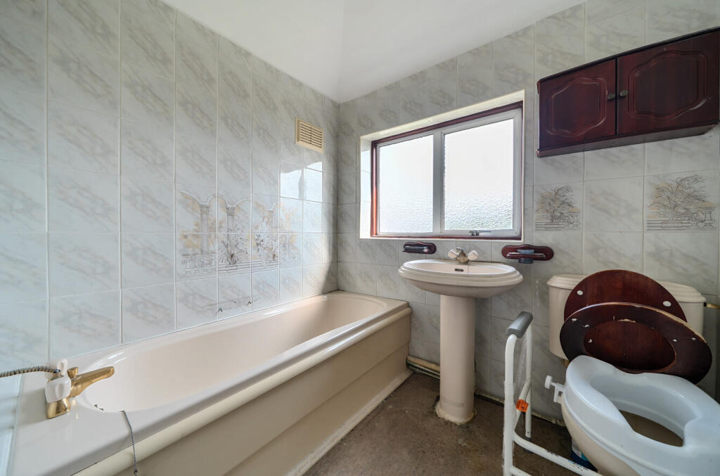 1335460-5-68922df...