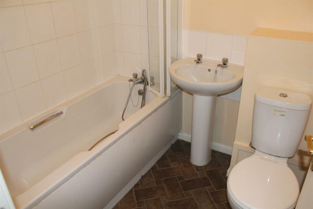 BATHROOM.JPG
