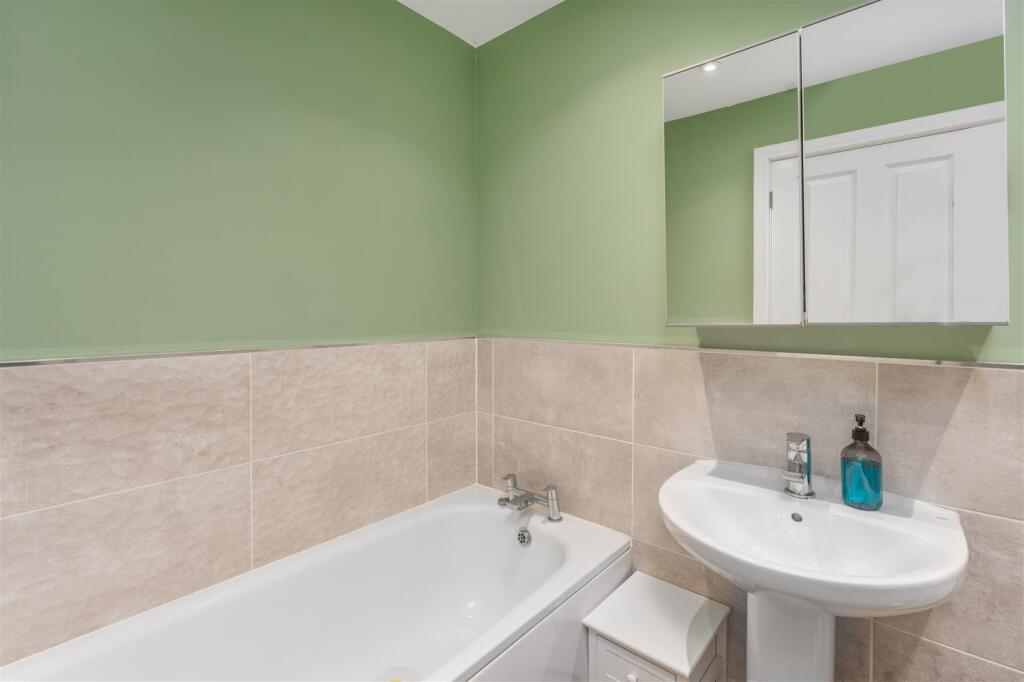 75 Bourton Road-21.jpg