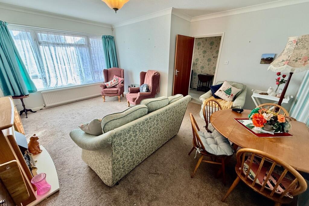 Lounge/Dining Room