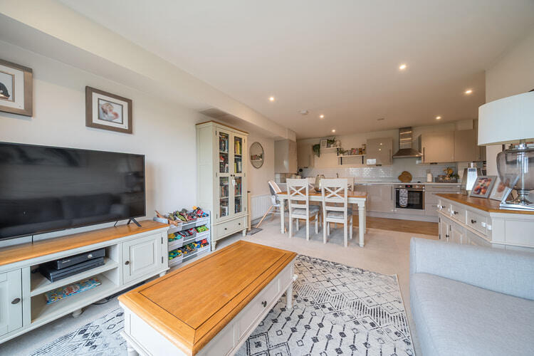 1305627 4 6841a4d42a59a