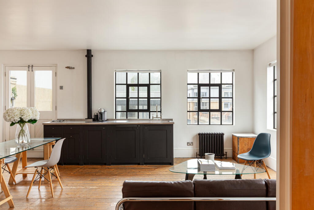 288548 - 25_5_TMH N1 6NU6597-Enhanced-NR-Edit.jpg