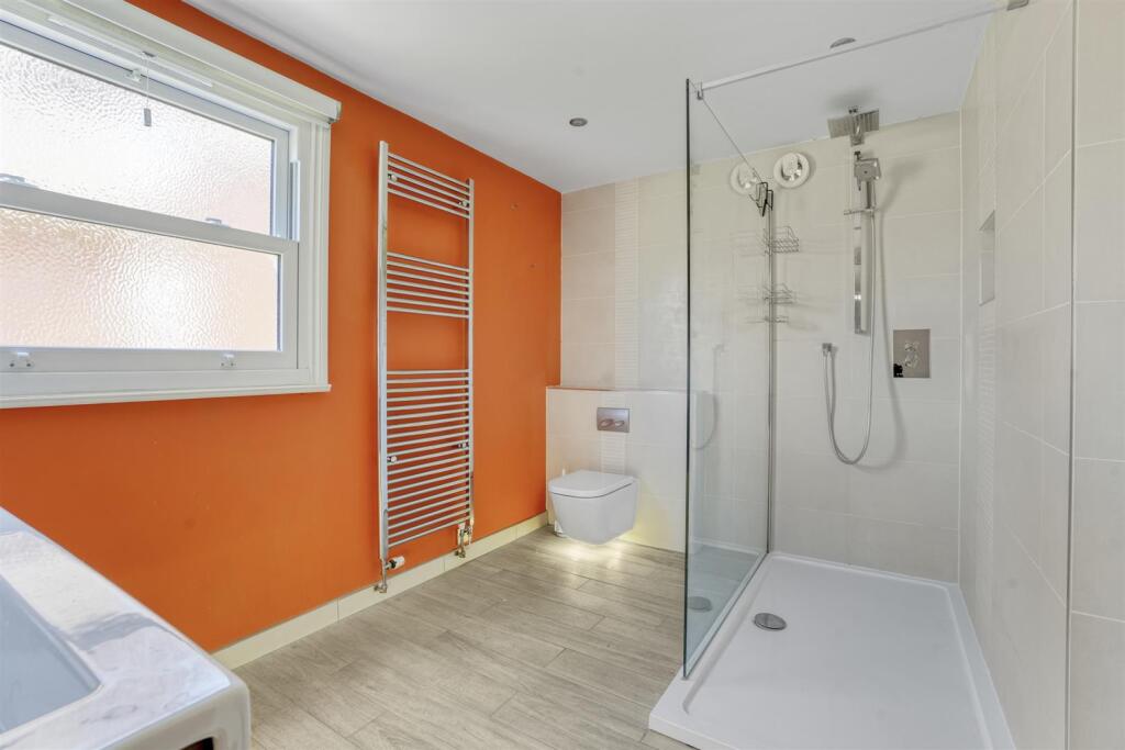 SHOWER ROOM ENSUITE