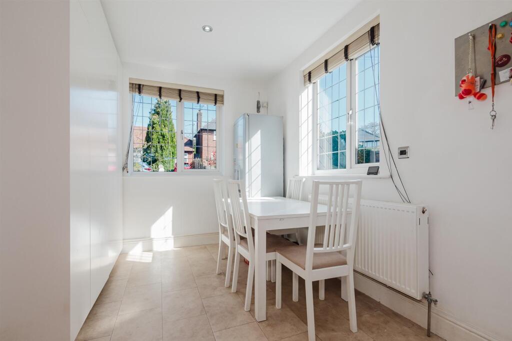 Breakfast Kitchen Aspect 5