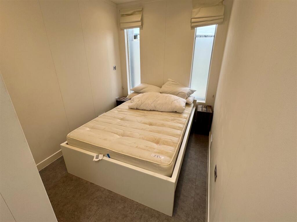 15 Drydock Bedroom