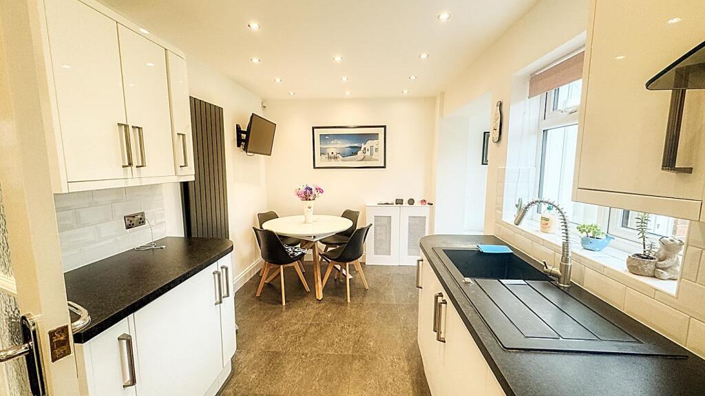 Breakfasting Kitchen