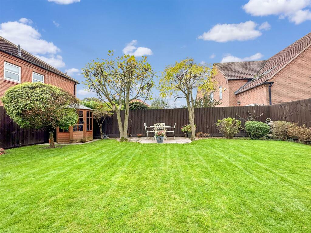 Lovely Garden 825