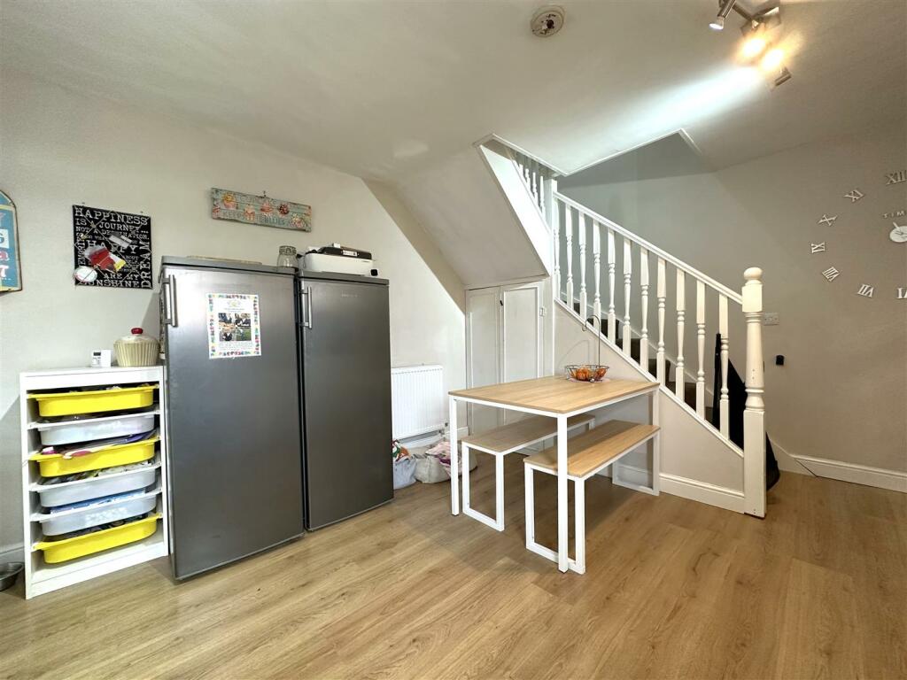 Dining Area 954