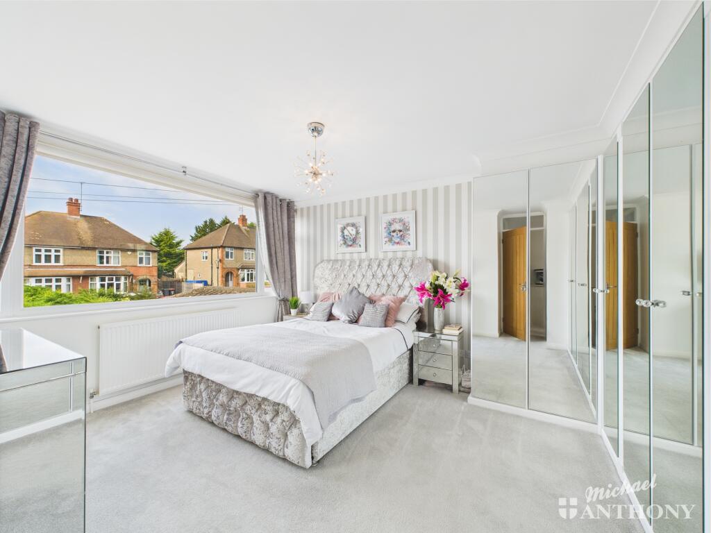 CAM02773G0-PR0290-STILL002