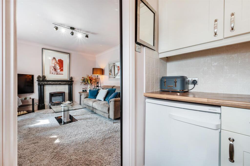 Cyril Bell Close-13.jpg