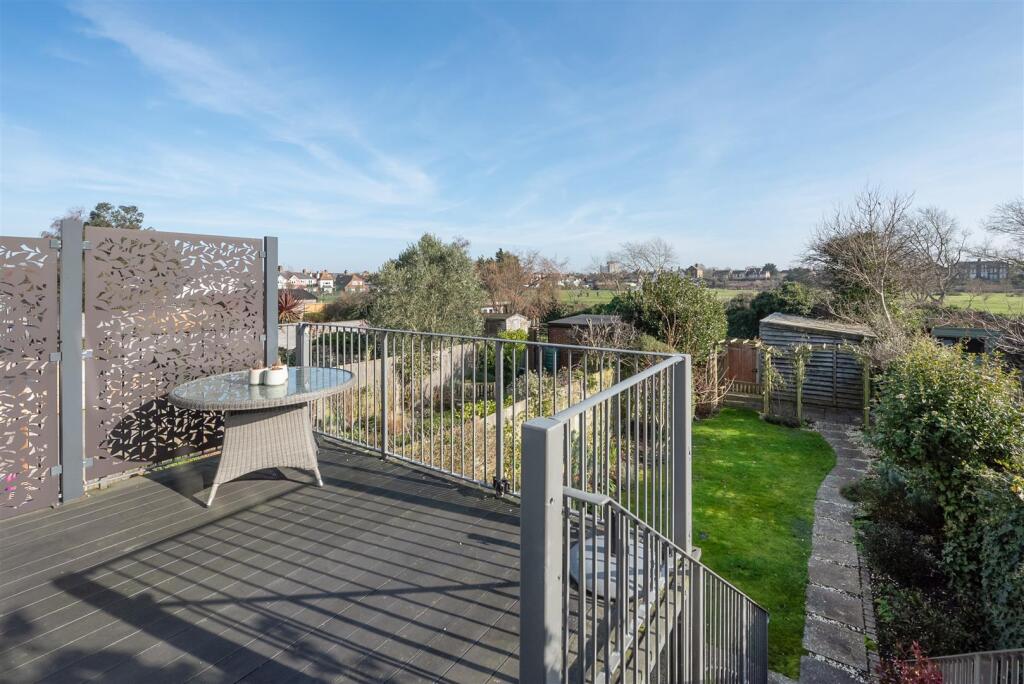Island Wall, Whitstable