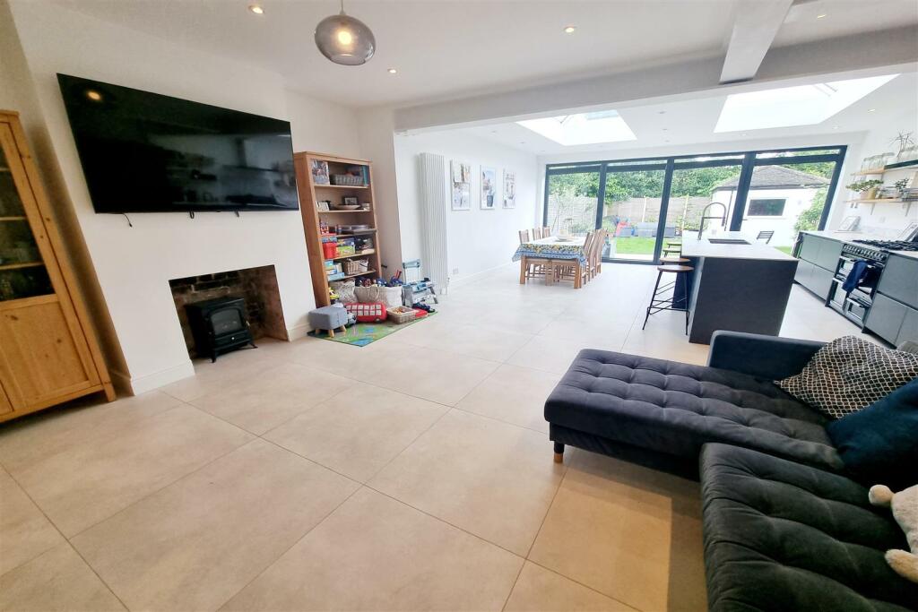 EXTENDED REAR RECEPTION ROOM: PIC. 2