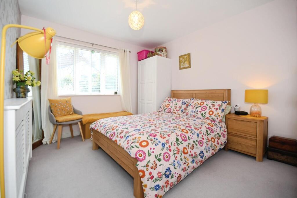 BEDROOM 1.jpg